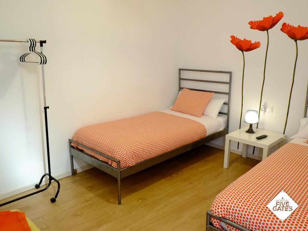 Hostal Five Gates Osuna Exterior foto